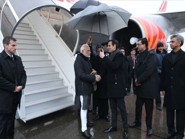 বরফে ঢাকা দাভোসে বদলে যাওয়া ভারতের বার্তা নিয়ে পৌঁছলেন মোদী