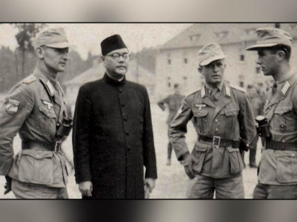 নেতাজি -র জন্মদিনে শ্রদ্ধাবনত গোটা দেশ নেতাজি -র জন্মদিনে শ্রদ্ধাবনত গোটা দেশ