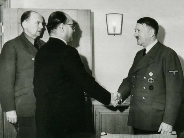 দেখা করেছেন হিটলারের সঙ্গে