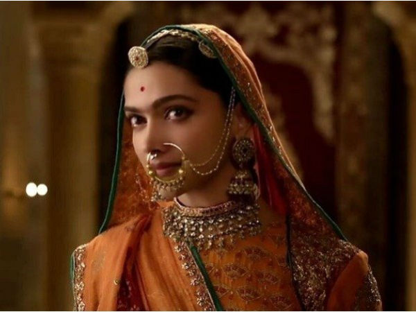 'পদ্মাবত' ঘিরে বিদেশে চরম উন্মাদনা! এই ভিডিও দেখলে অবাক হবেন 'পদ্মাবত' ঘিরে বিদেশে চরম উন্মাদনা! এই ভিডিও দেখলে অবাক হবেন