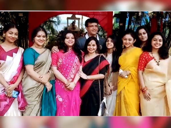 অঞ্জলি দিয়ে চুটিয়ে আড্ডা, জমজমাট দাদার সরস্বতীপুজো সেলিব্রেশন, দেখুন ভিডিও অঞ্জলি দিয়ে চুটিয়ে আড্ডা, জমজমাট দাদার সরস্বতীপুজো সেলিব্রেশন, দেখুন ভিডিও