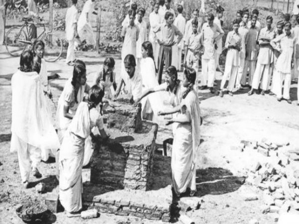 ছাত্রছাত্রীদের তৈরি স্মৃতি স্তম্ভ ছাত্রছাত্রীদের তৈরি স্মৃতি স্তম্ভ