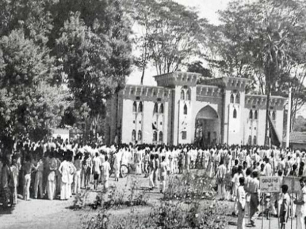 ছাত্রদের থামাতে লাঠি-কাঁদানে গ্যাস-গুলি ছাত্রদের থামাতে লাঠি-কাঁদানে গ্যাস-গুলি