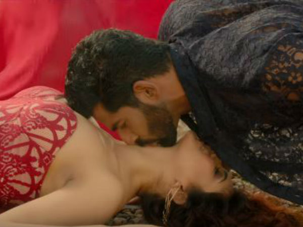 যৌনতায় ঠাসা 'হেট স্টোরি ৪' এর গানের ভিডিও প্রকাশিত, মাত ইন্টারনেট যৌনতায় ঠাসা 'হেট স্টোরি ৪' এর গানের ভিডিও প্রকাশিত, মাত ইন্টারনেট