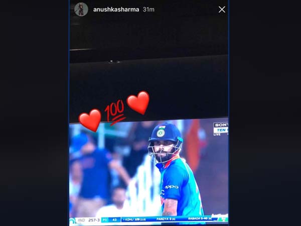 একের পর এক প্রশংসায় ভাসছেন বিরাট, সেরাটা এল বিবি-র অনুষ্কার থেকেই একের পর এক প্রশংসায় ভাসছেন বিরাট, সেরাটা এল বিবি-র অনুষ্কার থেকেই