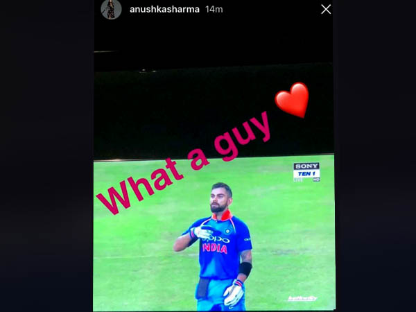 একের পর এক প্রশংসায় ভাসছেন বিরাট, সেরাটা এল বিবি-র অনুষ্কার থেকেই একের পর এক প্রশংসায় ভাসছেন বিরাট, সেরাটা এল বিবি-র অনুষ্কার থেকেই