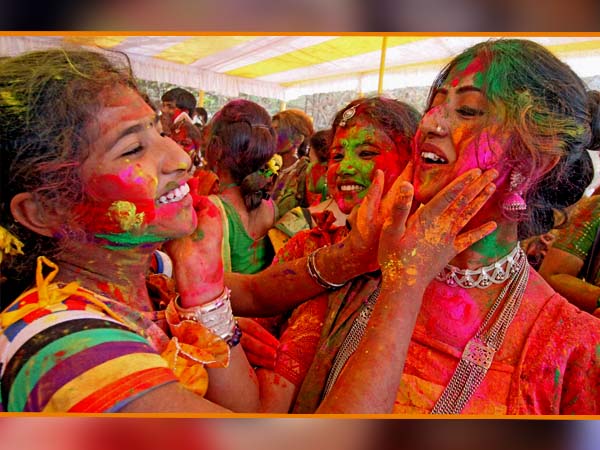 মুখ থেকে রং তোলার উপায় মুখ থেকে রং তোলার উপায়