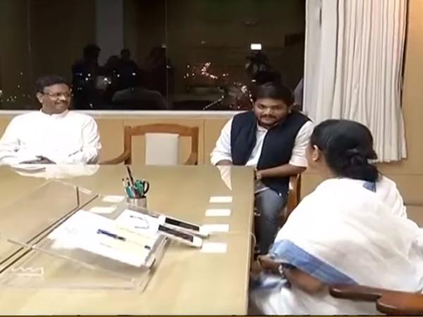 মা মাটি মানুষের নেত্রীর মুখোমুখি পাতিদার নেতা 