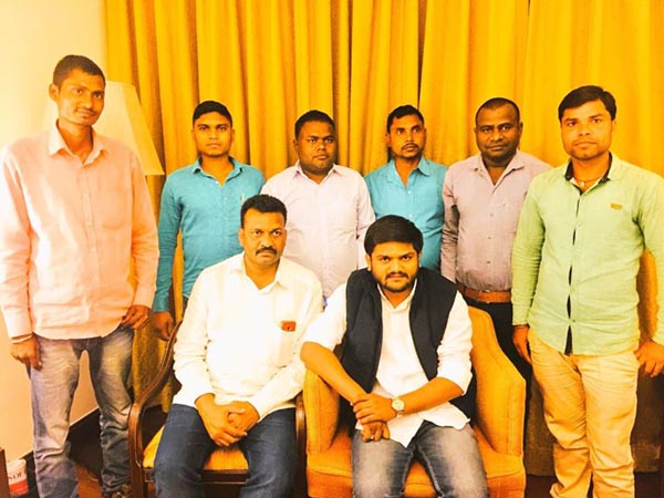 মা মাটি মানুষের নেত্রীর মুখোমুখি পাতিদার নেতা 