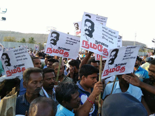 দক্ষিণ ভারতের রাজনীতিতে অবশেষে পা রাখলেন কমল হাসান