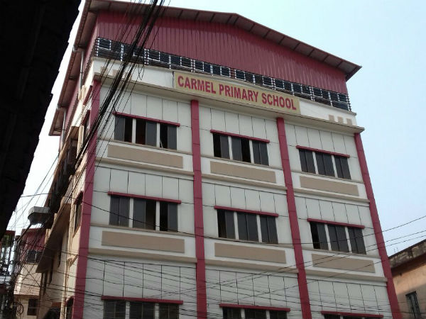 কারমেল স্কুলে ছাত্রীকে যৌন নির্যাতন, অভিযুক্ত শিক্ষককে গণধোলাই, দেখুন ভিডিও 