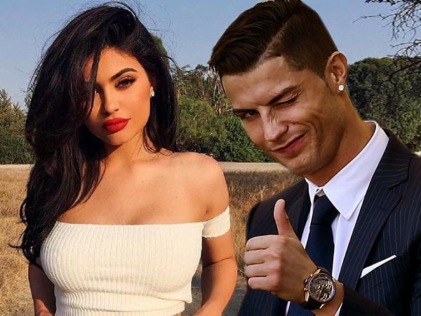 সানিকে সরিয়ে এক নম্বরে প্রিয়া, রোনাল্ডো, কেইলি জেনারকেও বেগ দিচ্ছেন মালায়ালি অভিনেত্রী সানিকে সরিয়ে এক নম্বরে প্রিয়া, রোনাল্ডো, কেইলি জেনারকেও বেগ দিচ্ছেন মালায়ালি অভিনেত্রী