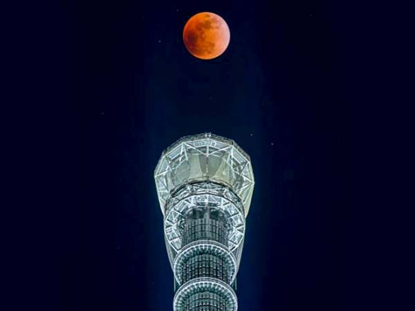 গম্বুুজের মাথায় সুপার মুন