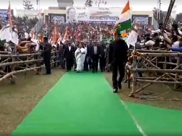 মোদীকে নিশানা মমতার, 'বিচ্ছিন্নতাবাদী'দের রাজ্যে বরদাস্ত নয়