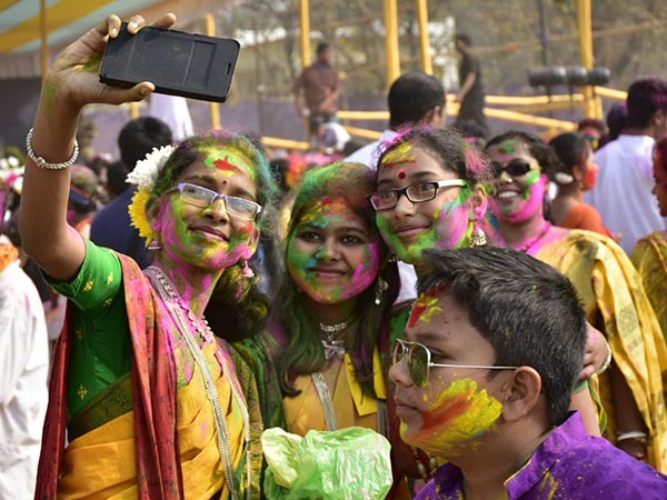 আমরা বাড়ছি মাম্মি আমরা বাড়ছি মাম্মি