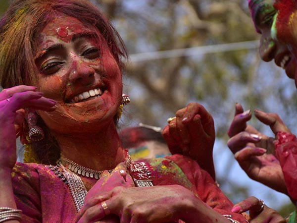 ভোলাব যে তোমায় ভোলাব এই হাসিতে ভোলাব যে তোমায় ভোলাব এই হাসিতে