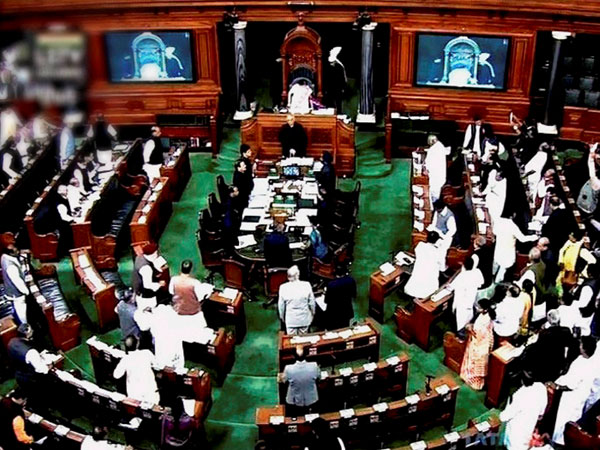 লোকসভায় নাটকীয় পরিস্থিতি লোকসভায় নাটকীয় পরিস্থিতি