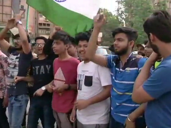 অভিভাবকদের জেরা 