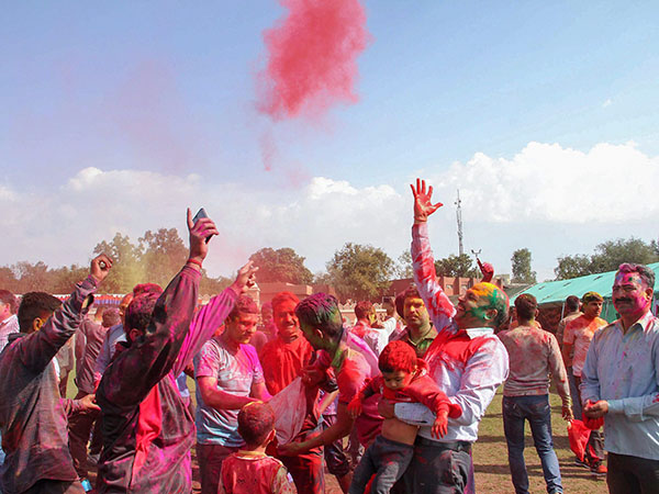 আজ হোলি হ্যায় 