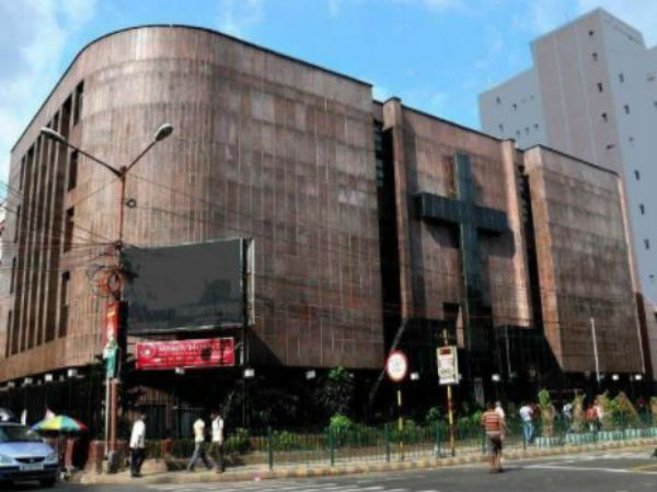 অভিভাবকদের প্রতিবাদ-বিক্ষোভ পার্কস্ট্রিটে অ্যাসেম্বলি অফ গড চার্চে অভিভাবকদের প্রতিবাদ-বিক্ষোভ পার্কস্ট্রিটে অ্যাসেম্বলি অফ গড চার্চে