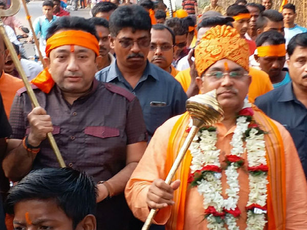 ফেট্টি বেঁধে গণ্ডগোল পাকাচ্ছে একটি রাজনৈতিক দল! মোদীর দলকে বার্তা মমতার