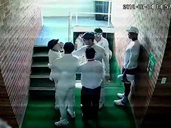 থাকব পরিবারের পাশেই সাফ কথা ওয়ার্নারের,শাস্তি পেয়ে জানালেন অজি ক্রিকেটার 