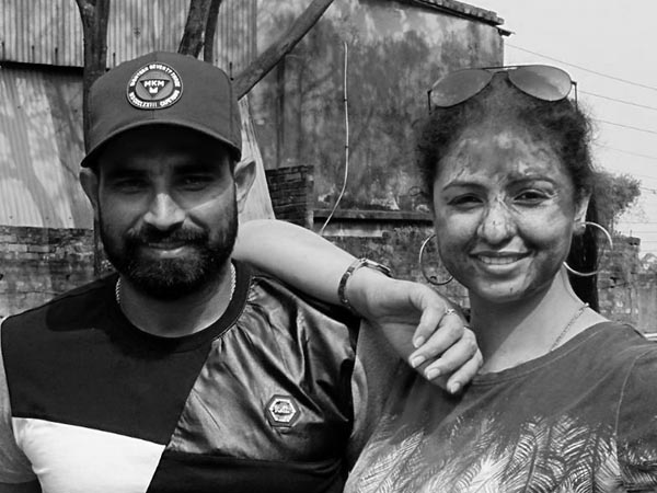 স্ত্রী -র বাউন্সারে ঘায়েল শামি, প্রত্যুত্তর দিলেন টুইটে স্ত্রী -র বাউন্সারে ঘায়েল শামি, প্রত্যুত্তর দিলেন টুইটে