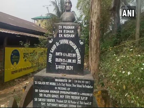 এবার মোদীর দল শাসিত রাজ্যেই ভাঙা হল শ্যামাপ্রসাদের মূর্তি এবার মোদীর দল শাসিত রাজ্যেই ভাঙা হল শ্যামাপ্রসাদের মূর্তি