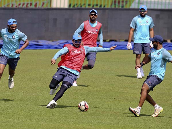 শ্রীলঙ্কায় নেই সোশ্যাল মিডিয়া, ক্ষুব্ধ ভারতীয় দলের ক্রিকেটাররা শ্রীলঙ্কায় নেই সোশ্যাল মিডিয়া, ক্ষুব্ধ ভারতীয় দলের ক্রিকেটাররা
