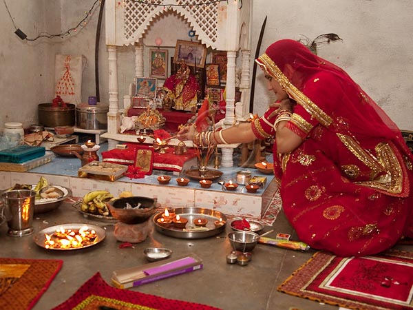 ঠাকুর ঘর ও জলের ব্যবহার ঠাকুর ঘর ও জলের ব্যবহার