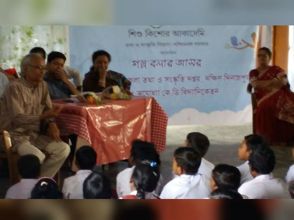 মেঠোয়ালি পথে ঘুরে বেড়ানো শৈশব মন, আর তাকে বাঁধতেই এবার স্কুলে স্কুলে গল্প বলার আসর 
