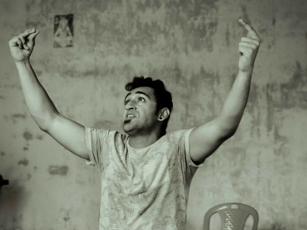 বদলে যাওয়া জীবন ক্যানভাসের কাহিনি, যার বার্তা দিচ্ছে তরুণ নাট্য দল খোঁজ 