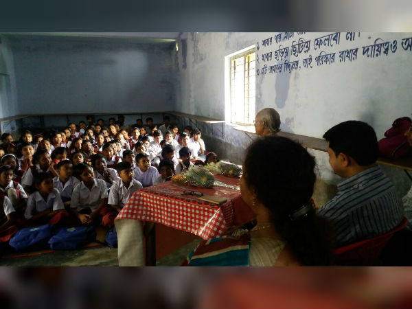 মেঠোয়ালি পথে ঘুরে বেড়ানো শৈশব মন, আর তাকে বাঁধতেই এবার স্কুলে স্কুলে গল্প বলার আসর 