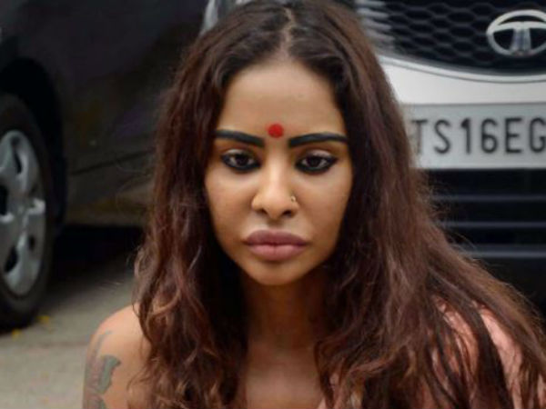 বিতর্কিত শ্রী রেড্ডিকে এই কাজটি করতে কে উস্কানি দেন জানেন! সামনে এল আসল সত্যি বিতর্কিত শ্রী রেড্ডিকে এই কাজটি করতে কে উস্কানি দেন জানেন! সামনে এল আসল সত্যি
