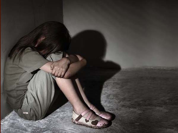 প্রতিবেশী শিশুকে যৌন নিগ্রহ, উত্তেজনা শহরতলিতে প্রতিবেশী শিশুকে যৌন নিগ্রহ, উত্তেজনা শহরতলিতে