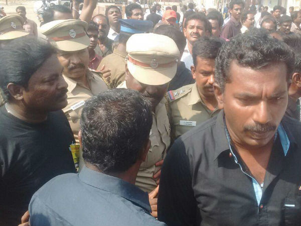 স্টারলাইট বিরোধী আন্দোলনের মিছিলে পুলিশের গুলিতে হত ১, শহর জুড়ে ছড়ালো দাঙ্গা