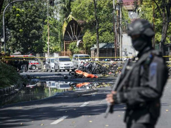 ফের আত্মঘাতি হামলা ইন্দোনেশিয়ায় ফের আত্মঘাতি হামলা ইন্দোনেশিয়ায়