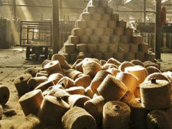 সাসপেনশন অফ ওয়ার্কের নোটিস! কর্মহীন প্রায় ৫ হাজার সাসপেনশন অফ ওয়ার্কের নোটিস! কর্মহীন প্রায় ৫ হাজার