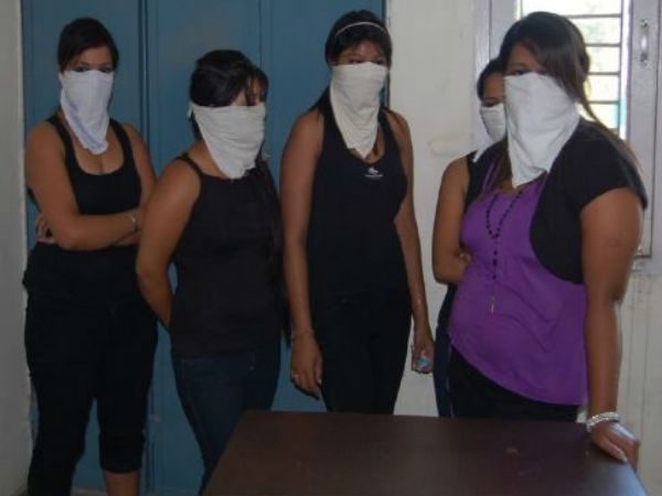 ম্যাসাজ পার্লারের আড়ালে মধুচক্র! কলকাতায় পুলিশের জালে ৫৪ ম্যাসাজ পার্লারের আড়ালে মধুচক্র! কলকাতায় পুলিশের জালে ৫৪