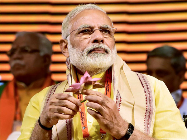 পিছিয়ে গিয়েছেন মোদী পিছিয়ে গিয়েছেন মোদী