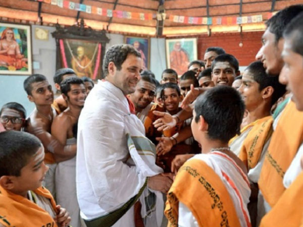 কর্ণাটক নির্বাচনের প্রচারে হিট মঠ-রাজনীতি