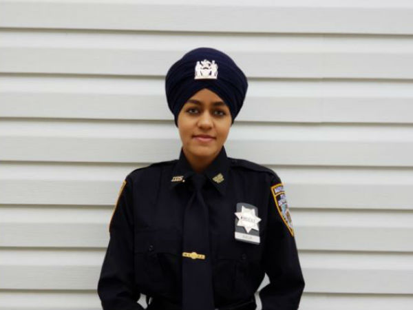 নিউইয়র্কে পাগরি পরে চোর ধরছেন মহিলা পুলিশ! নিউইয়র্কে পাগরি পরে চোর ধরছেন মহিলা পুলিশ!