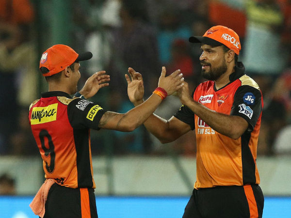 ইউসুফ পাঠানের অসাধারণ ক্যাচ দেখে কী বললেন ইরফান, জেনে নিন ইউসুফ পাঠানের অসাধারণ ক্যাচ দেখে কী বললেন ইরফান, জেনে নিন