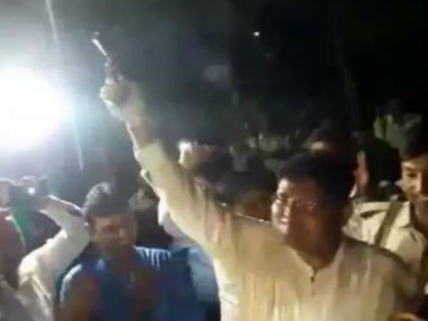 পুলিশ সুপার থেকে সিবিআই কর্তা! উচ্ছ্বাস দেখিয়ে যেভাবে পদোন্নতি হারালেন এই বিহারী পুলিশ কর্তা পুলিশ সুপার থেকে সিবিআই কর্তা! উচ্ছ্বাস দেখিয়ে যেভাবে পদোন্নতি হারালেন এই বিহারী পুলিশ কর্তা