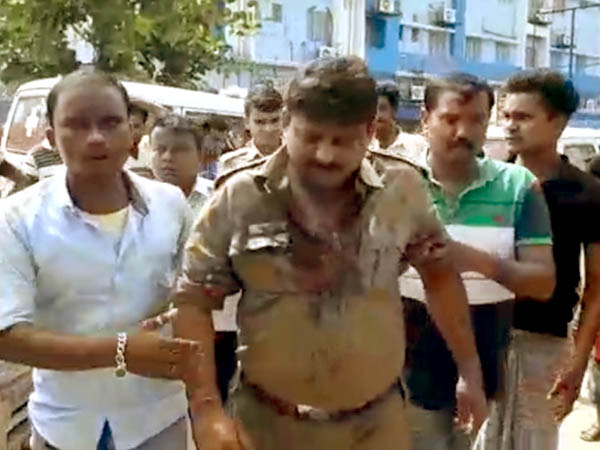 নির্বাচনী হিংসায় আক্রান্ত পুলিশ! আহত রতুয়া থানার ওসি সহ আরও এক পুলিশ কর্মী