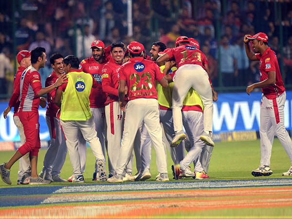আজ মুম্বইয়ের বিরুদ্ধে নামছে পঞ্জাব, অশ্বিনরা হারলে আরও জমে যাবে প্লে-অফ আজ মুম্বইয়ের বিরুদ্ধে নামছে পঞ্জাব, অশ্বিনরা হারলে আরও জমে যাবে প্লে-অফ