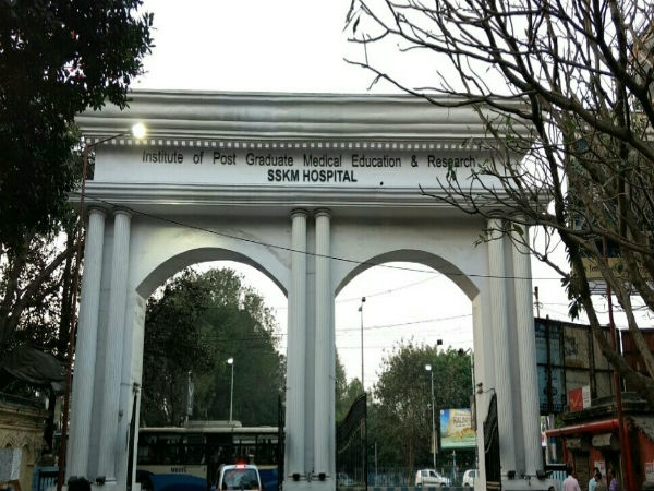 এসএসকেএম-এ অস্থায়ী কর্মীদের আন্দোলন! মুখ্যমন্ত্রীর দ্বারস্থ হওয়ার হুঁশিয়ারি এসএসকেএম-এ অস্থায়ী কর্মীদের আন্দোলন! মুখ্যমন্ত্রীর দ্বারস্থ হওয়ার হুঁশিয়ারি