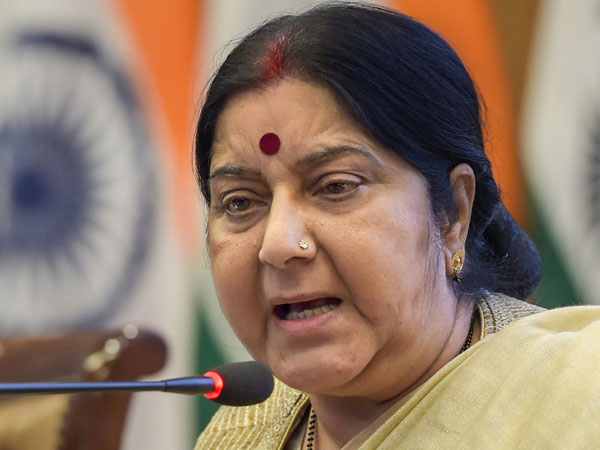 ৪ বছরে মোদী সরকার! ভারতীয়দের নিরাময় স্পর্শ সুষমার মন্ত্রকের ৪ বছরে মোদী সরকার! ভারতীয়দের নিরাময় স্পর্শ সুষমার মন্ত্রকের