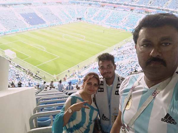 মেসির টানে রাশিয়ায়, আর্জেন্তিনা শাড়ি পরে বিশ্বকাপ কাঁপালেন জলপাইগুড়ির গৃহবধূ