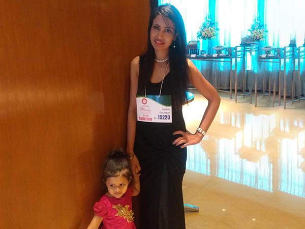 ২ সন্তানের মা!